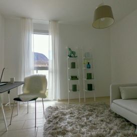 Wohnanlage Garden Ascona – Arbeitszimmer mit Sofa – Kristal SA