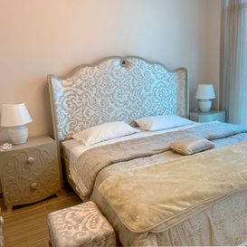 Bett mit Kopfende aus Stoff – Apartment Dubai – Kristal Immobilien